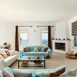 Margarita Villa *